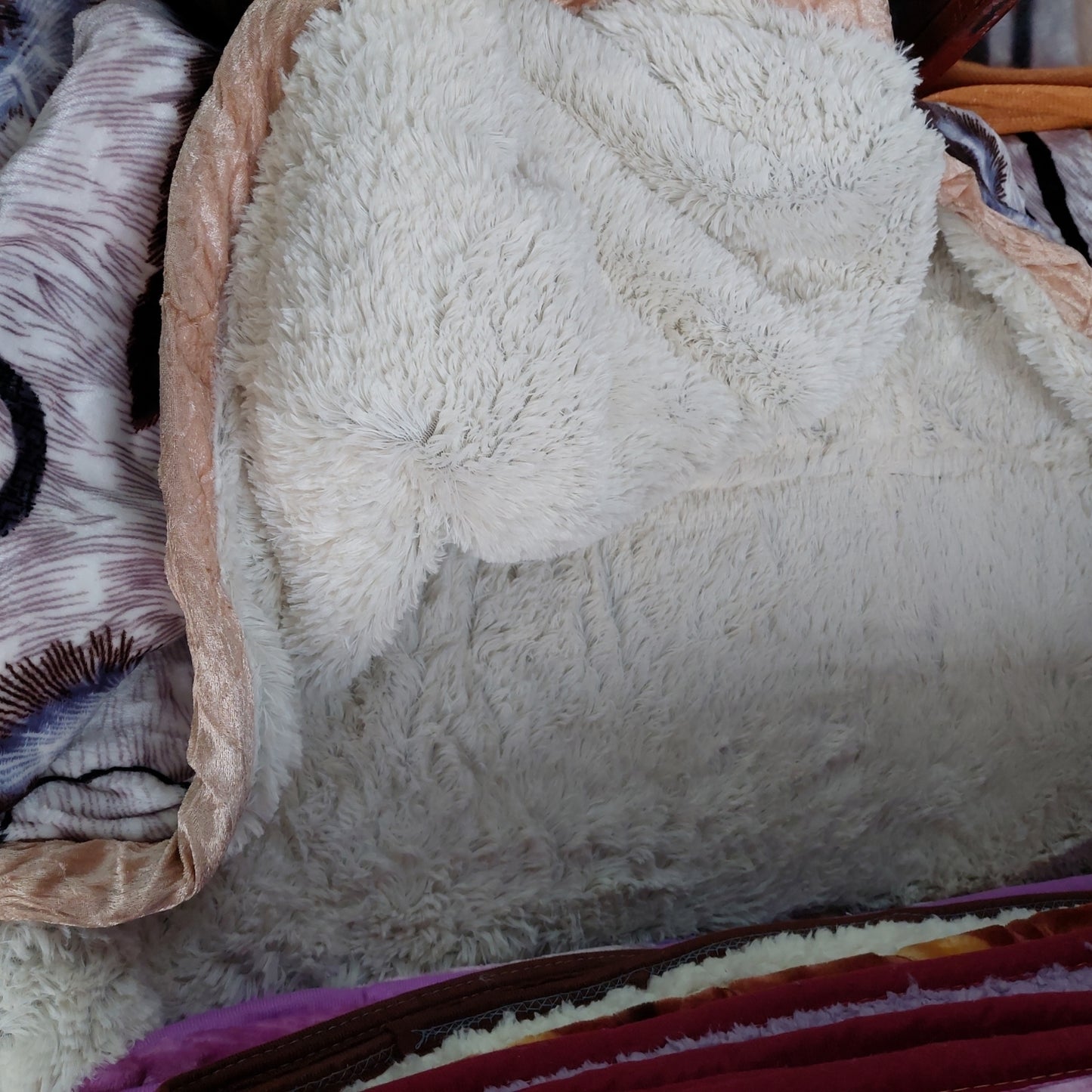 FLUFFY BLANKET