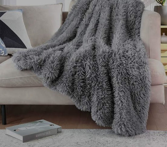 FLUFFY BLANKET THROWS